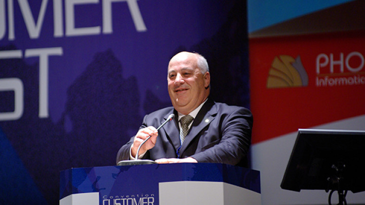 Diego Schelfi, Presidente Federazione Trentina della Cooperazione parla al pubblico