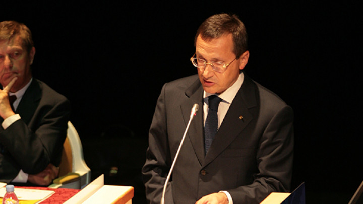 Alessandro Azzi, Presidente Federcasse parla al pubblico