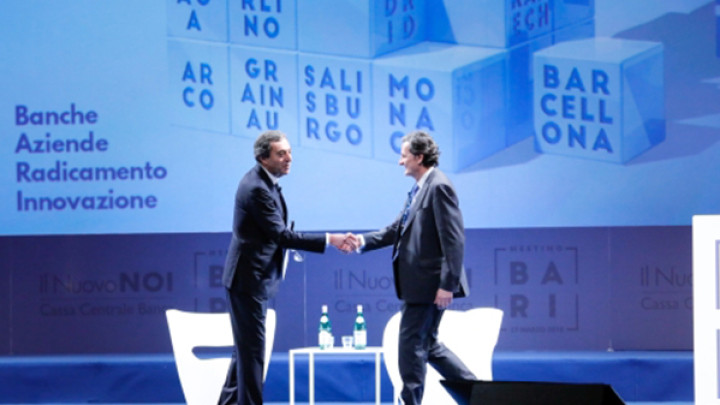 Attilio Romita e Giorgio Fracalossi  Presidente Cassa Centrale Banca si stringono la mano