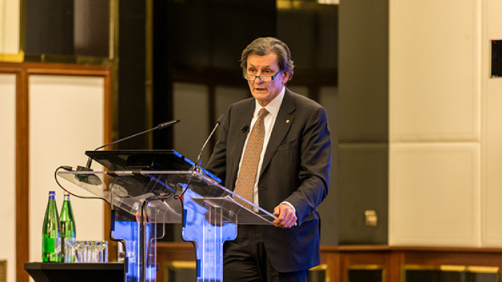 Giorgio Fracalossi, Presidente Cassa Centrale Banca parla al pubblico