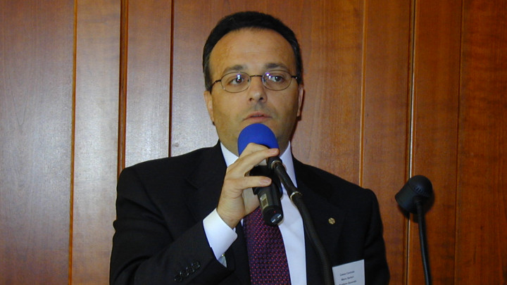 Mario Sartori Direttore Generale Cassa Centrale Banca parla al pubblico